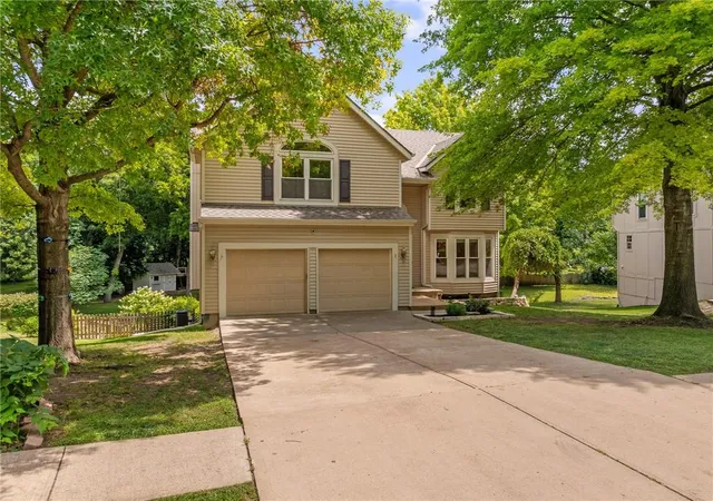 3rd image of 1412 N Anne Shirley Dr, Olathe, KS 66061 | MLS# 2630696