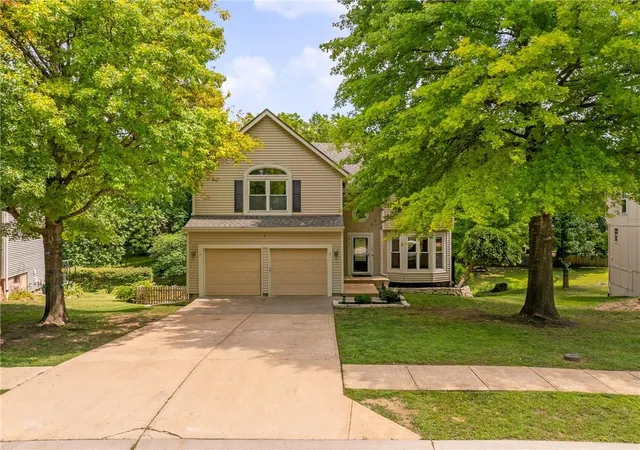 4th image of 1412 N Anne Shirley Dr, Olathe, KS 66061 | MLS# 2630696