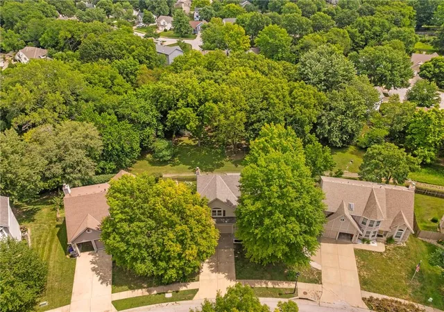 5th image of 1412 N Anne Shirley Dr, Olathe, KS 66061 | MLS# 2630696