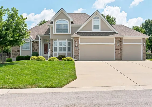 Homes for sale in Lee's Summit, MO | 337 Se Canterbury Ln, Lee's Summit, MO 64063 | MLS# 2630699