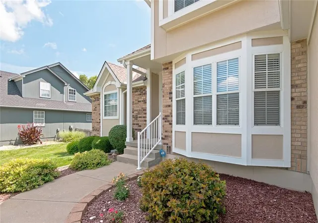 Homes for sale in Lee's Summit, MO | 337 Se Canterbury Ln, Lee's Summit, MO 64063 | MLS# 2630699