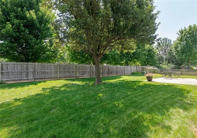 Homes for sale in Lee's Summit, MO | 337 Se Canterbury Ln, Lee's Summit, MO 64063 | MLS# 2630699