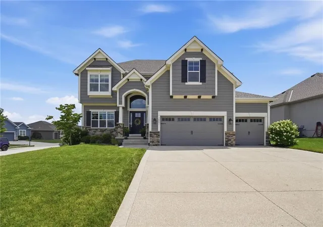 Photo 2 of Sale Pending at 1801 Nw 95th Street, Kansas City, MO 64155 | MLS# 2630705 | Listing updated on 2026-08-01