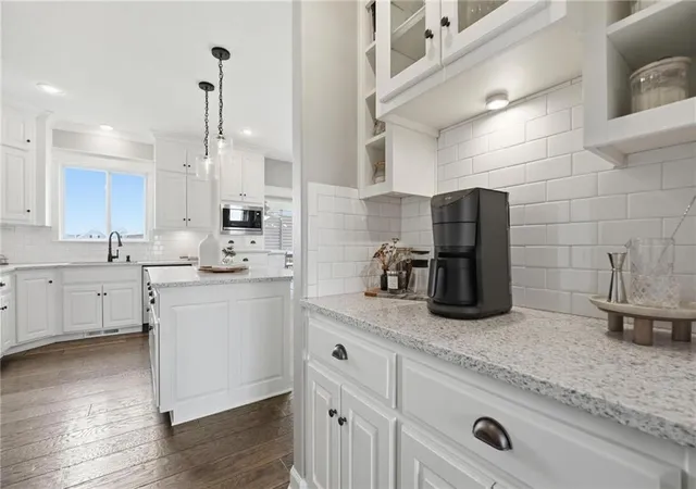 Photo 4 of Sale Pending at 1801 NW 95th Street, Kansas City, MO 64155 | MLS# 2630705 | Listing updated on 2026-08-01