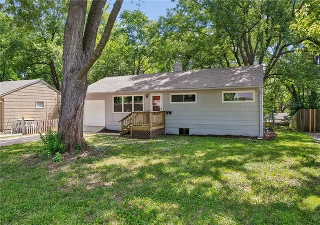 Homes for sale in Kansas City, MO | 11217 Manchester Ave, Kansas City, MO 64134 | MLS# 2630708