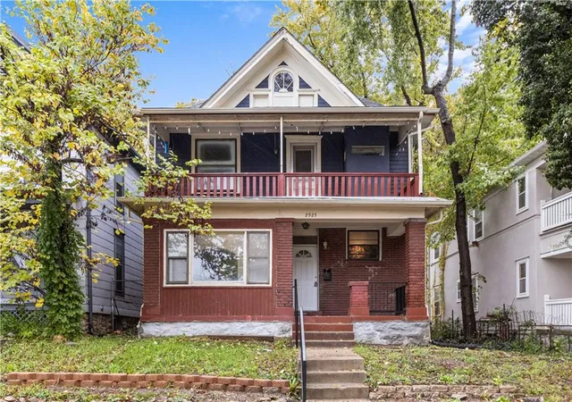 Homes for sale in Kansas City, MO | 2925 Holmes St, Kansas City, MO 64109 | MLS# 2630711