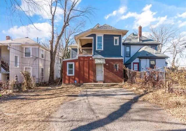Homes for sale in Kansas City, MO | 2925 Holmes St, Kansas City, MO 64109 | MLS# 2630711