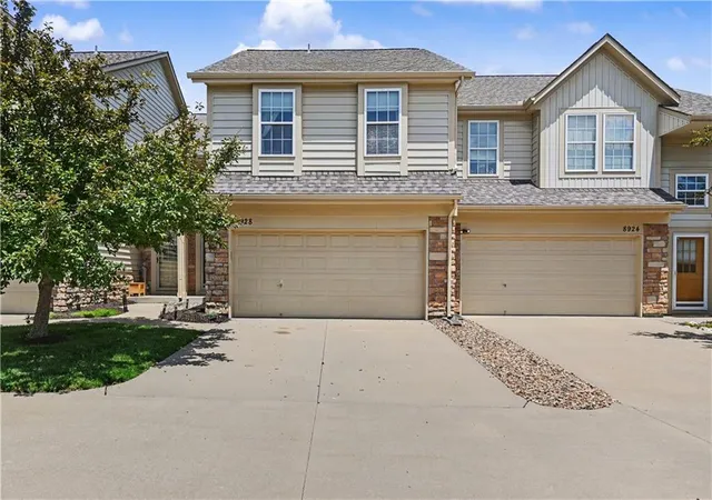 Homes for sale in Lenexa, KS | 8928 Inkster St, Lenexa, KS 66227 | MLS# 2630715