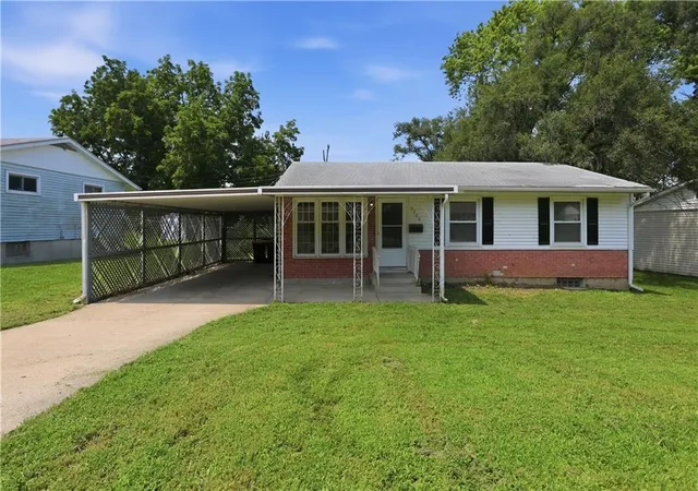 Photo 2 of Sale Pending at 5206 Palmer Dr, Kansas City, MO 64129 | MLS# 2630716 | Listing updated on 2026-08-13