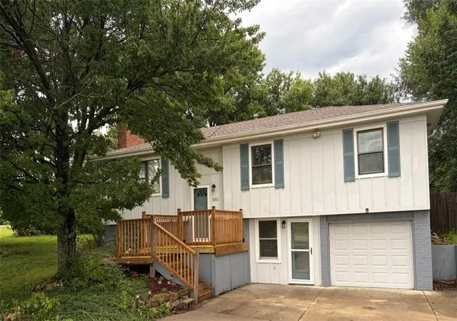 4th image of 8301 Clare Rd, Lenexa, KS 66227 | MLS# 2630717