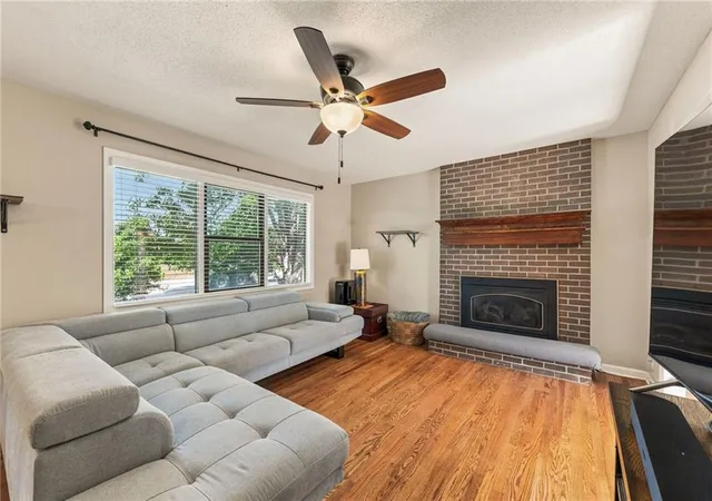 5th image of 8301 Clare Rd, Lenexa, KS 66227 | MLS# 2630717