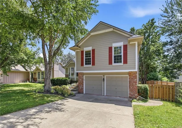 Homes for sale in Shawnee, KS | 9505 W 47th Ter, Shawnee, KS 66203 | MLS# 2630719