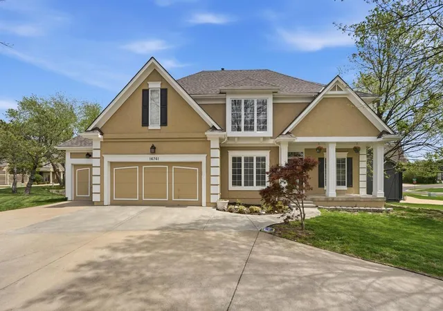 1st image of 14741 Robinson St, Overland Park, KS 66223 | MLS# 2630723