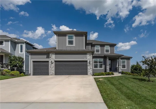 1st image of 16951 S Hunter St, Olathe, KS 66062 | MLS# 2630725