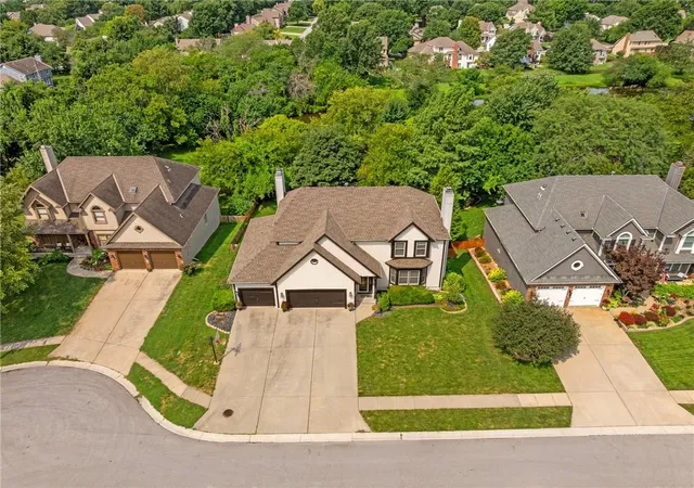 Photo 2 of Sale Pending at 448 Se Youngston Ln, Lee's Summit, MO 64063 | MLS# 2630729 | Listing updated on 2026-08-23