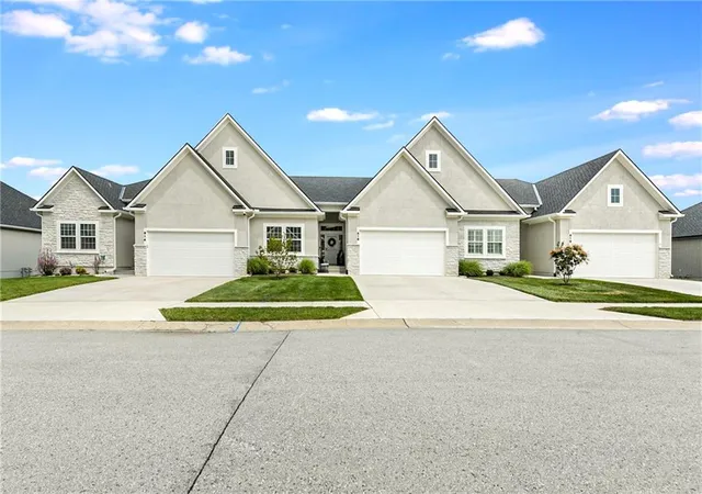Photo 3 of Townhouse for sale at 814 Ne Algonquin St #A, Lees Summit, MO 64064 | MLS# 2630732 | Listing updated on 2026-08-31