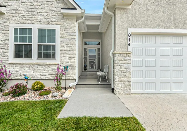 Photo 3 of Townhouse for sale at 814 NE Algonquin St #A, Lees Summit, MO 64064 | MLS# 2630732 | Listing updated on 2026-08-31