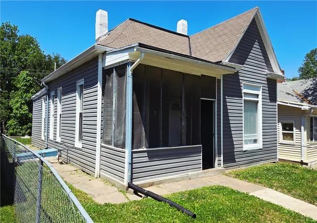 Photo 2 of Sale Pending at 2316 S 10 Street, Saint Joseph, MO 64503 | MLS# 2630735 | Listing updated on 2026-08-02