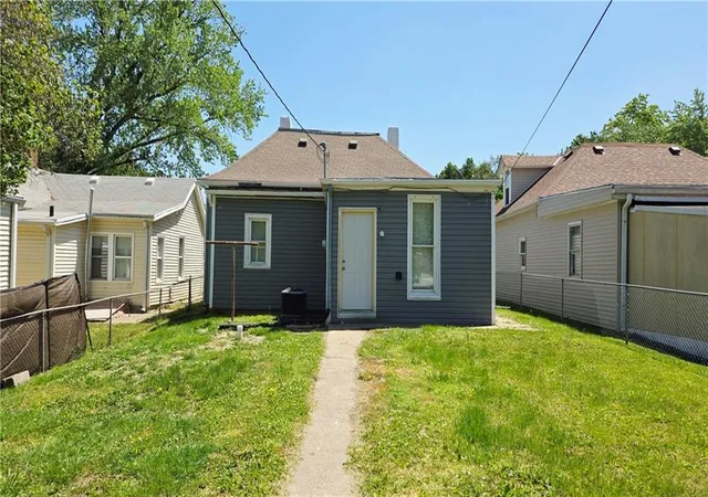 Photo 3 of Sale Pending at 2316 S 10 Street, Saint Joseph, MO 64503 | MLS# 2630735 | Listing updated on 2026-08-02