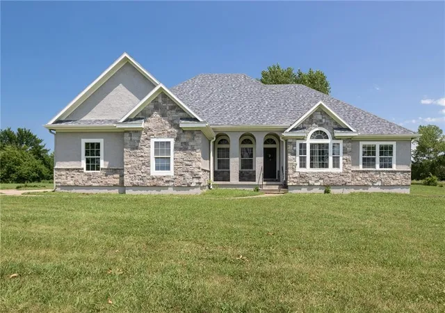 Homes for sale in Pleasant Hill, MO | 26908 E 219th St, Pleasant Hill, MO 64080 | MLS# 2630738