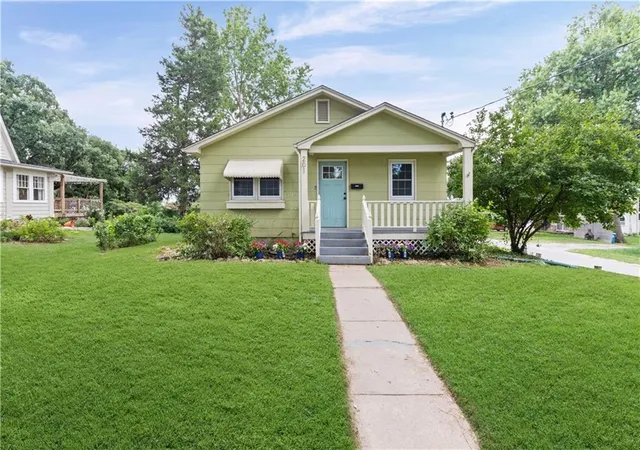 Homes for sale in Liberty, MO | 201 E Hurt St, Liberty, MO 64068 | MLS# 2630739