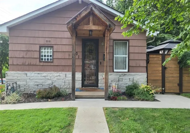 Photo 3 of Single family home for sale at 3601 Doniphan Ave, Saint Joseph, MO 64507 | MLS# 2630740 | Listing updated on 2026-08-07