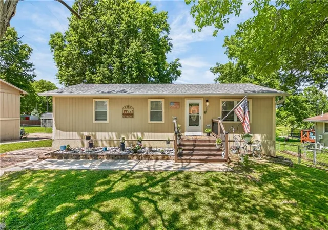 1st image of 504 Se 19th St, Oak Grove, MO 64075 | MLS# 2630751