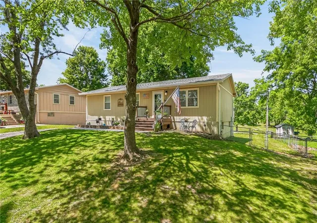 2nd image of 504 Se 19th St, Oak Grove, MO 64075 | MLS# 2630751
