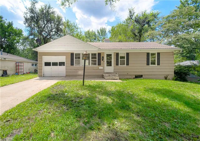 Homes for sale in Kansas City, MO | 11210 Donnelly Ave, Kansas City, MO 64134 | MLS# 2630754