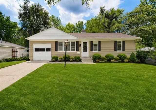 Photo 1 of Single family home for sale at 11210 Donnelly Ave, Kansas City, MO 64134 | MLS# 2630754 | Listing updated on 2026-09-18