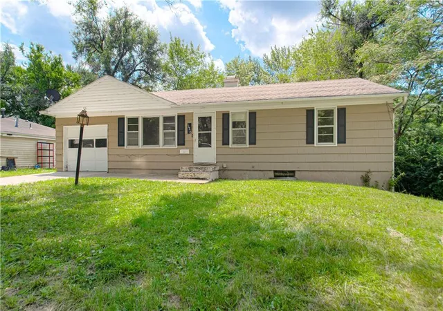 Homes for sale in Kansas City, MO | 11210 Donnelly Ave, Kansas City, MO 64134 | MLS# 2630754