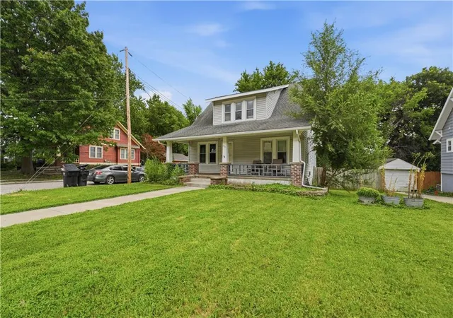 Photo 2 of Sale Pending at 531 E College St, Independence, MO 64050 | MLS# 2630755 | Listing updated on 2026-09-14