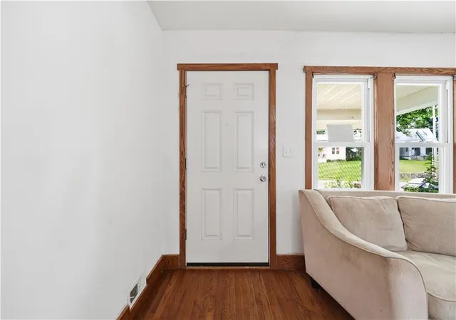 Photo 3 of Sale Pending at 531 E College St, Independence, MO 64050 | MLS# 2630755 | Listing updated on 2026-09-14