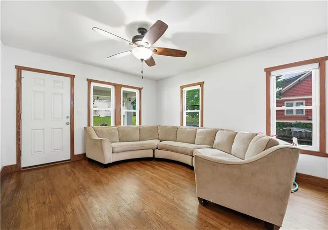 Photo 3 of Sale Pending at 531 E College St, Independence, MO 64050 | MLS# 2630755 | Listing updated on 2026-09-14