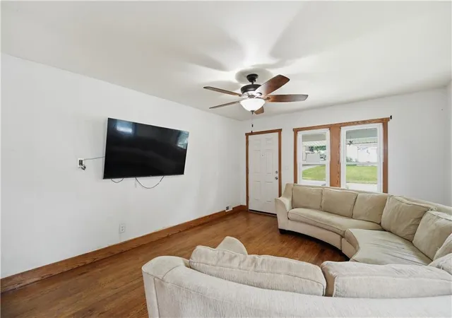 Photo 4 of Sale Pending at 531 E College St, Independence, MO 64050 | MLS# 2630755 | Listing updated on 2026-09-14