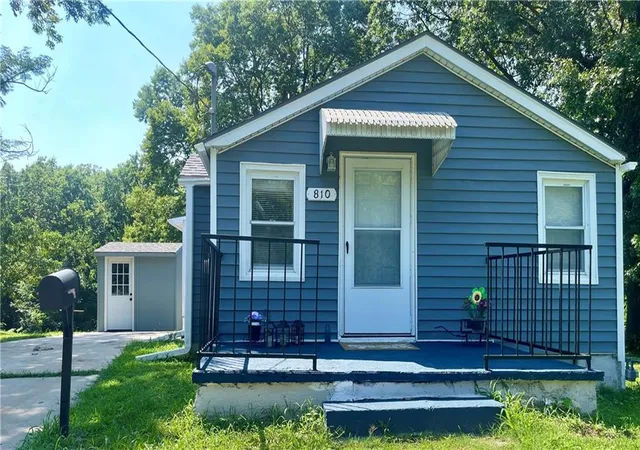 Photo 3 of Single family home for sale at 810 N Grand Ave, Independence, MO 64050 | MLS# 2630757 | Listing updated on 2026-09-18