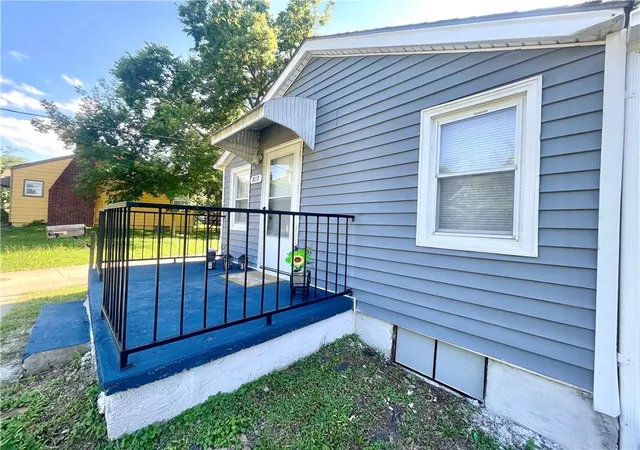 Photo 3 of Single family home for sale at 810 N Grand Ave, Independence, MO 64050 | MLS# 2630757 | Listing updated on 2026-09-18