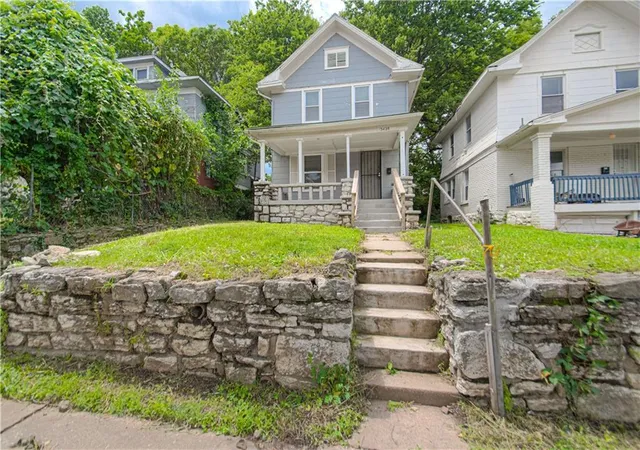 Homes for sale in Kansas City, MO | 3428 Park Ave, Kansas City, MO 64109 | MLS# 2630762