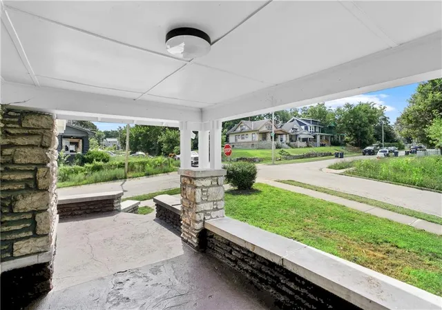 Homes for sale in Kansas City, MO | 2420 E 42Nd St, Kansas City, MO 64130 | MLS# 2630765
