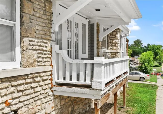Homes for sale in Kansas City, MO | 2420 E 42Nd St, Kansas City, MO 64130 | MLS# 2630765
