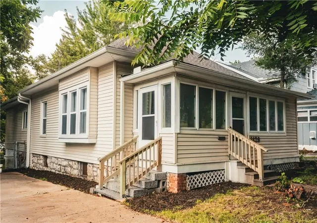 2nd image of 1420 W Walnut Ave, Independence, MO 64050 | MLS# 2630769