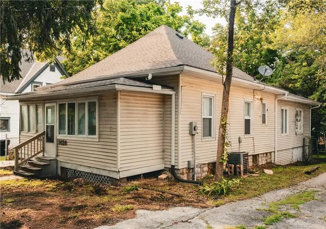 3rd image of 1420 W Walnut Ave, Independence, MO 64050 | MLS# 2630769