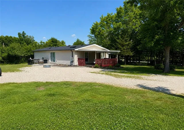 Homes for sale in Linn Valley, KS | 5 Ridgewood Ln, Linn Valley, KS 66040 | MLS# 2630774