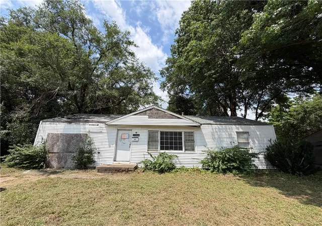 Homes for sale in Raytown, MO | 8204 E 87th St, Raytown, MO 64138 | MLS# 2630776