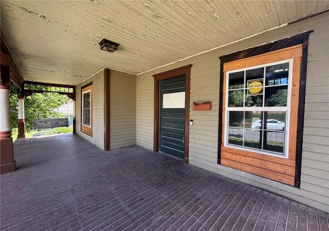 Homes for sale in St Joseph, MO | 108 S 19Th St, St Joseph, MO 64501 | MLS# 2630792