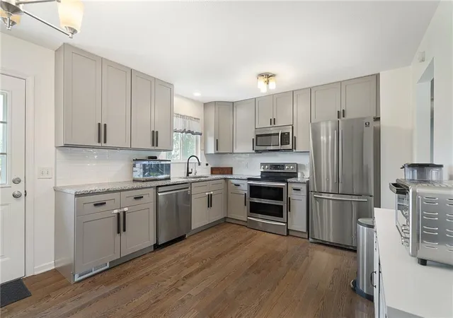 2nd image of 305 W South St, Spring Hill, KS 66083 | MLS# 2630794