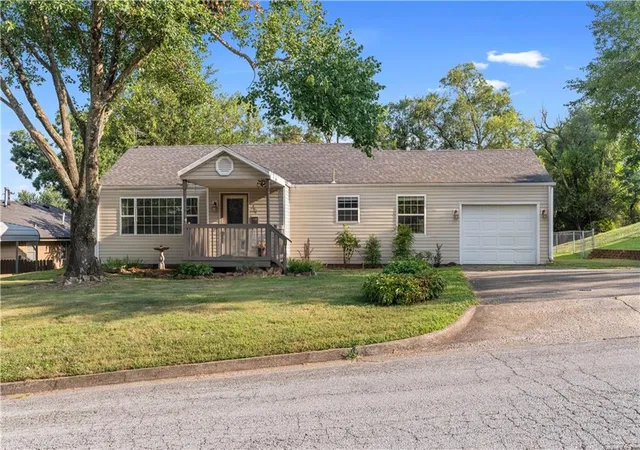 1st image of 700 W Burton St, Nevada, MO 64772 | MLS# 2630797