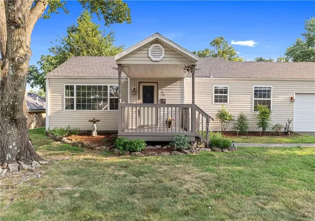 2nd image of 700 W Burton St, Nevada, MO 64772 | MLS# 2630797