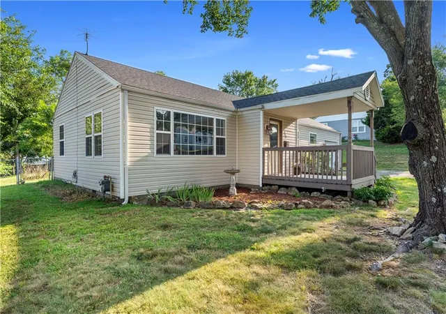 3rd image of 700 W Burton St, Nevada, MO 64772 | MLS# 2630797