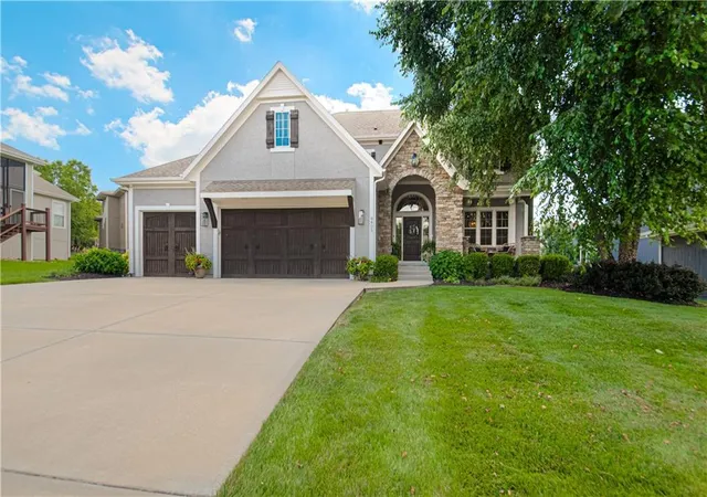 3rd image of 9405 W 163rd Place, Stilwell, KS 66085 | MLS# 2630804